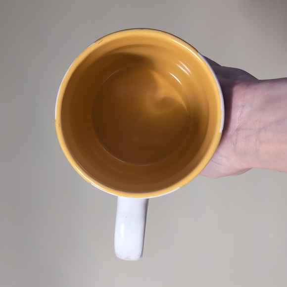 ❌SOLD❌Disney Winnie The Pooh Classic Pooh Bear Mug with Honey Drip Design 🍯 - Picture 5 of 6